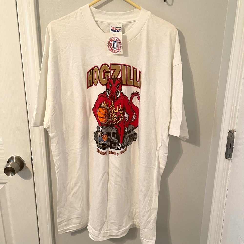 Vintage Arkansas Razorbacks 1998 SEC Basketball Tournament T-Shirt